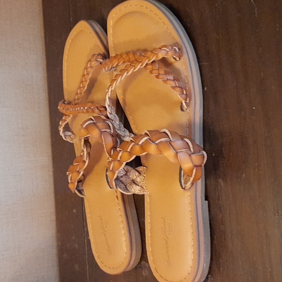 Universal Thread Sandals - Picture 2 of 6